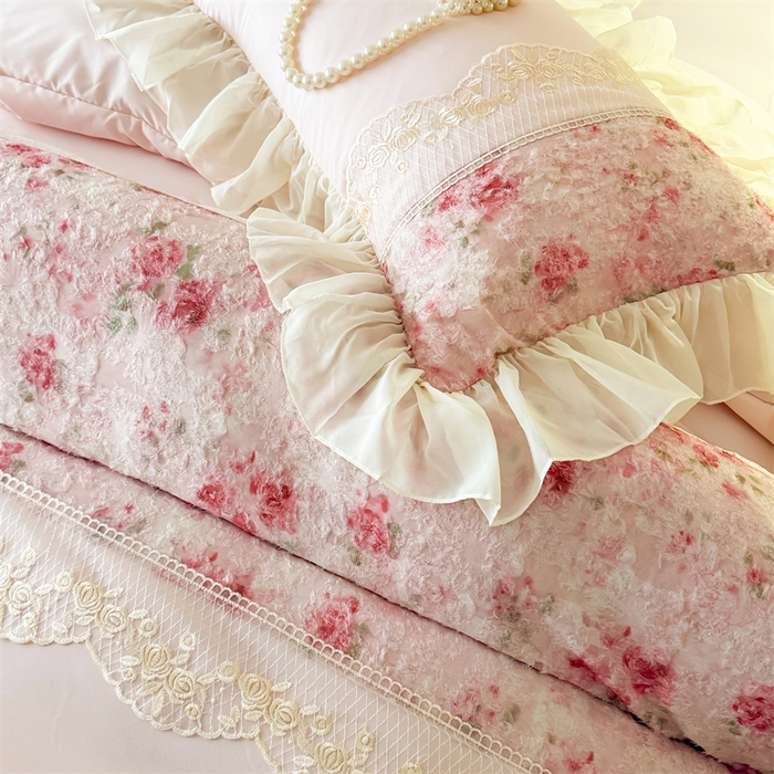 91家纺网 家纺一手货源 找家纺 富盛家纺 2026新款水洗亲肤棉蕾丝刺绣四件套-爱丽丝 爱丽丝—粉