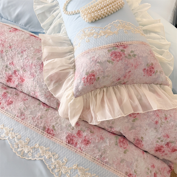 91家纺网 家纺一手货源 找家纺 富盛家纺 2026新款水洗亲肤棉蕾丝刺绣四件套-爱丽丝 爱丽丝—蓝