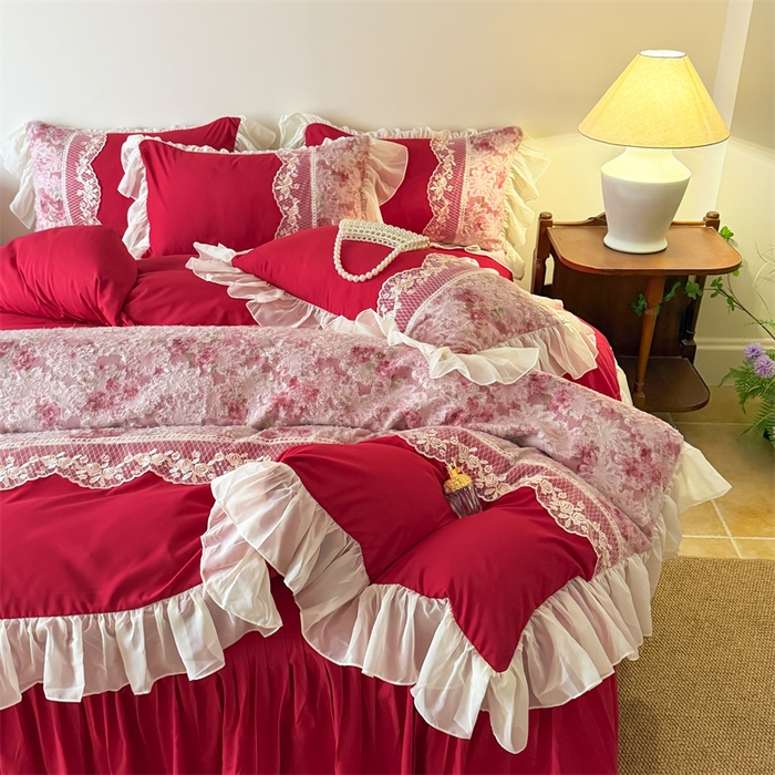 91家纺网 家纺一手货源 找家纺 富盛家纺 2026新款水洗亲肤棉蕾丝刺绣四件套-爱丽丝 爱丽丝—大红
