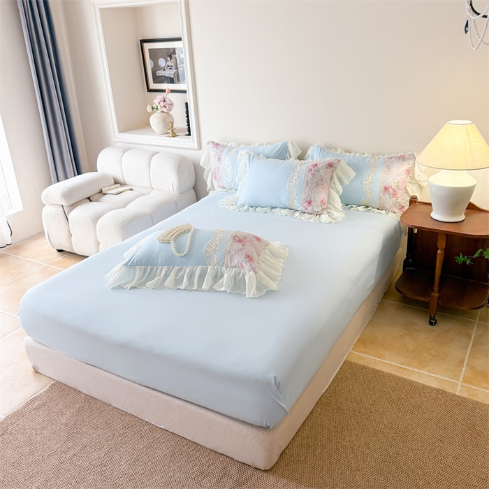 91家纺网 家纺一手货源 找家纺 富盛家纺 2026新款水洗亲肤棉蕾丝刺绣四件套-爱丽丝 爱丽丝—蓝