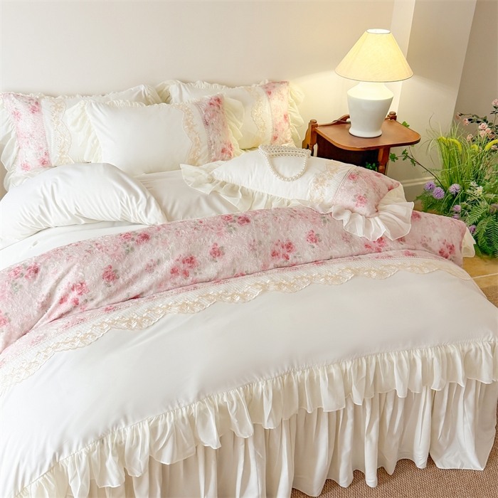 91家纺网 家纺一手货源 找家纺 富盛家纺 2026新款水洗亲肤棉蕾丝刺绣四件套-爱丽丝 爱丽丝—白