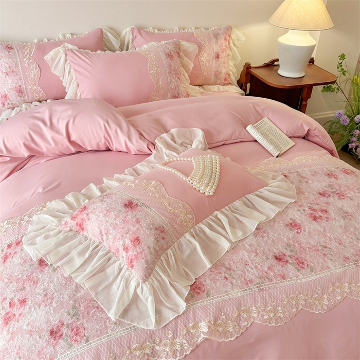 91家纺网 家纺一手货源 找家纺 富盛家纺 2026新款水洗亲肤棉蕾丝刺绣四件套-爱丽丝 爱丽丝—豆沙