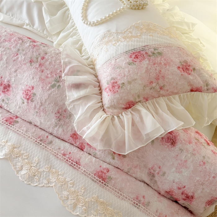 91家纺网 家纺一手货源 找家纺 富盛家纺 2026新款水洗亲肤棉蕾丝刺绣四件套-爱丽丝 爱丽丝—白