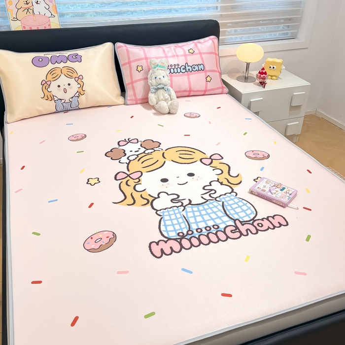 91家纺网 家纺一手货源 找家纺 暮思家居 2026新款正版授权miiiiichan大版数码印花可机洗1200D冰丝席子凉席 甜甜圈女孩