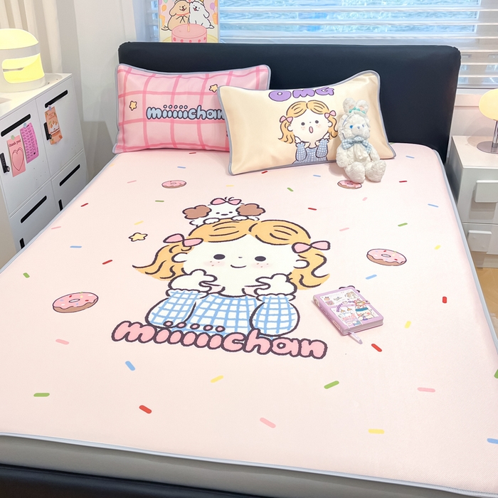 91家纺网 家纺一手货源 找家纺 暮思家居 2026新款正版授权miiiiichan大版数码印花可机洗1200D冰丝席子凉席 甜甜圈女孩