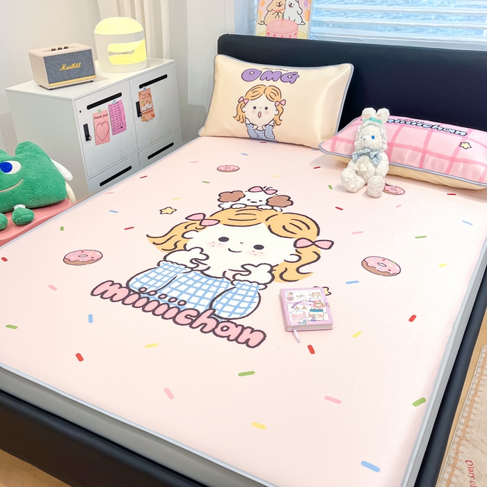 91家纺网 家纺一手货源 找家纺 暮思家居 2026新款正版授权miiiiichan大版数码印花可机洗1200D冰丝席子凉席 甜甜圈女孩