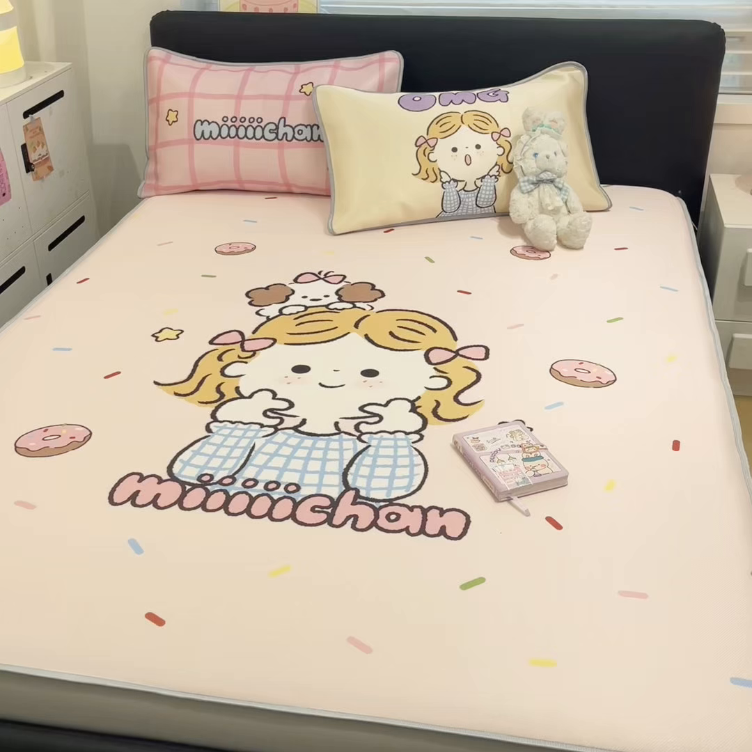 91家纺网 家纺一手货源 找家纺 暮思家居 2026新款正版授权miiiiichan大版数码印花可机洗1200D冰丝席子凉席 甜甜圈女孩