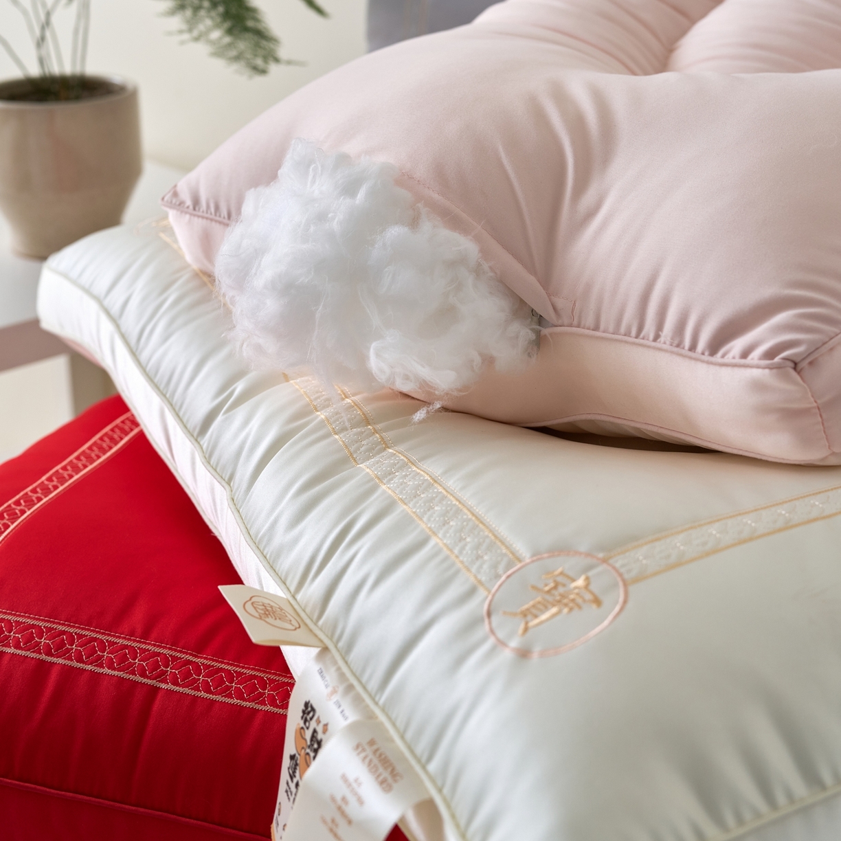 91家纺网 家纺一手货源 找家纺 糖果枕芯 2026新款枕芯高端枕头招财进宝功能枕护颈枕头枕芯 招财进宝-红色