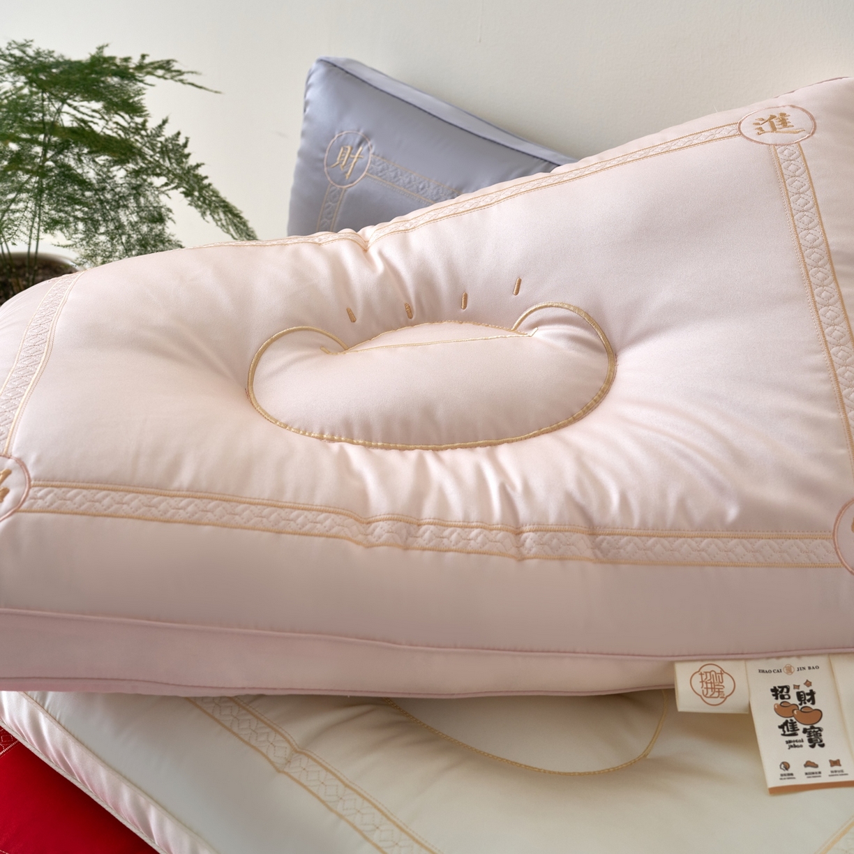91家纺网 家纺一手货源 找家纺 糖果枕芯 2026新款枕芯高端枕头招财进宝功能枕护颈枕头枕芯 招财进宝-红色