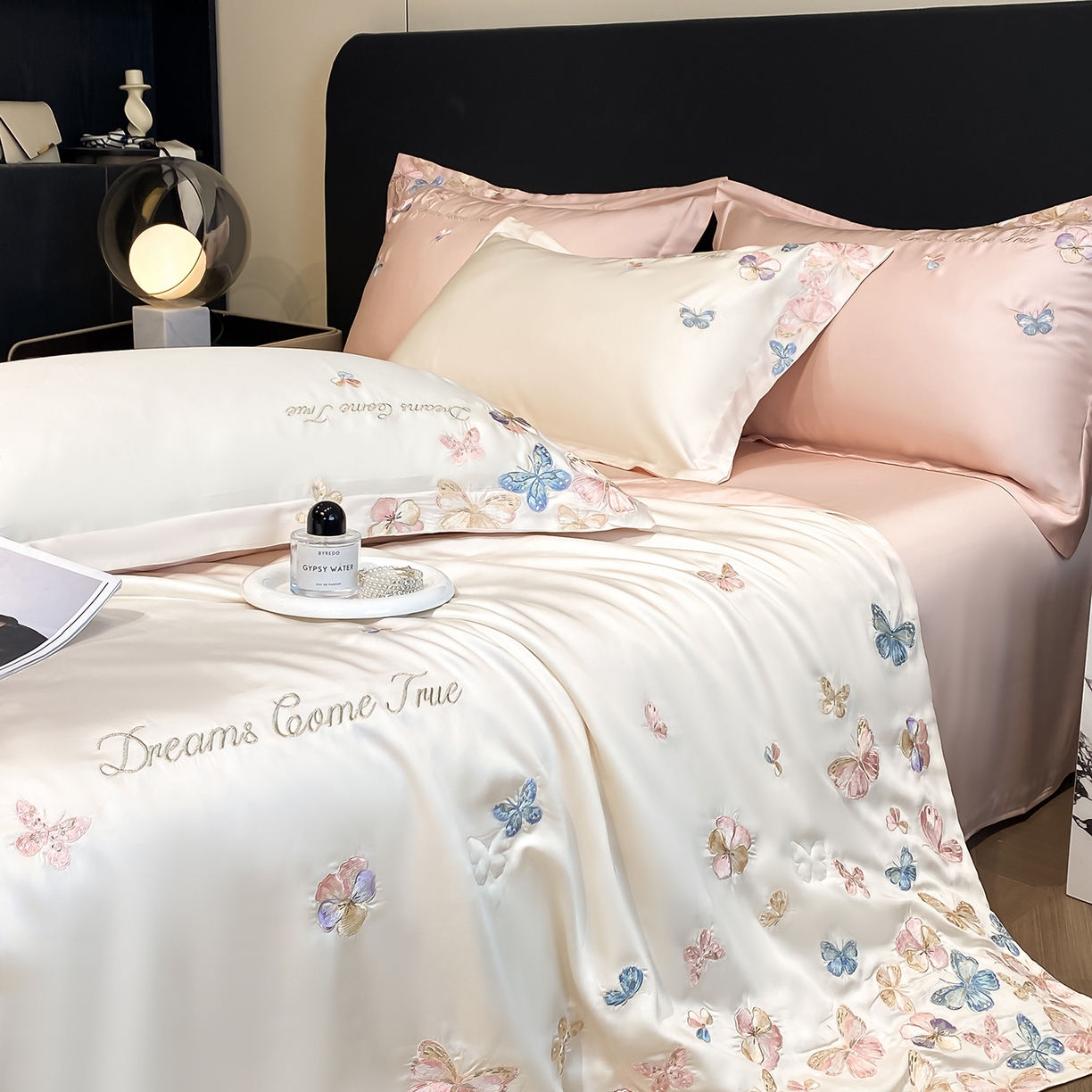 91家纺网 家纺一手货源 找家纺 置顶家纺 2026新款水洗天丝夏被四件套-花不尽 花不尽-白+粉