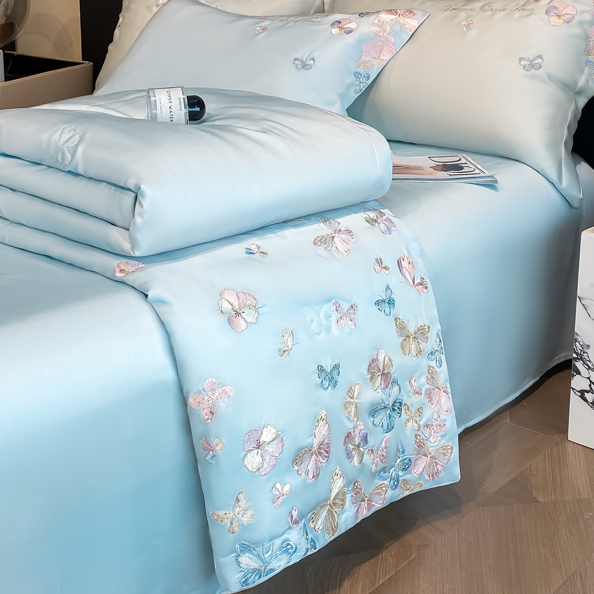 91家纺网 家纺一手货源 找家纺 置顶家纺 2026新款水洗天丝夏被四件套-花不尽 花不尽-天蓝