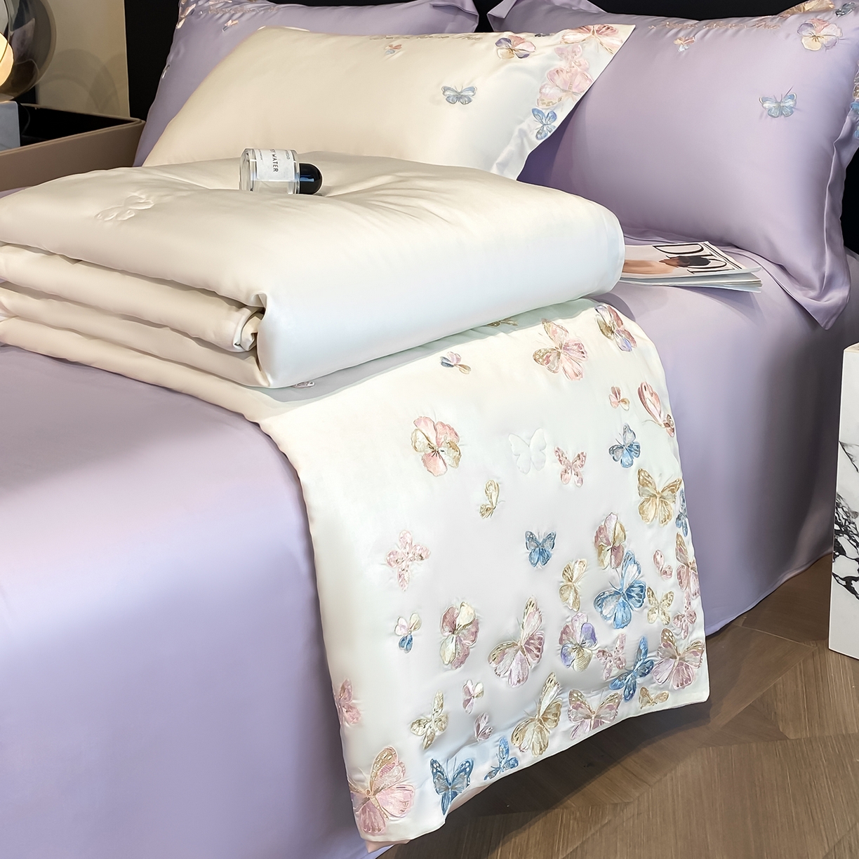 91家纺网 家纺一手货源 找家纺 置顶家纺 2026新款水洗天丝夏被四件套-花不尽 花不尽-白+香芋紫