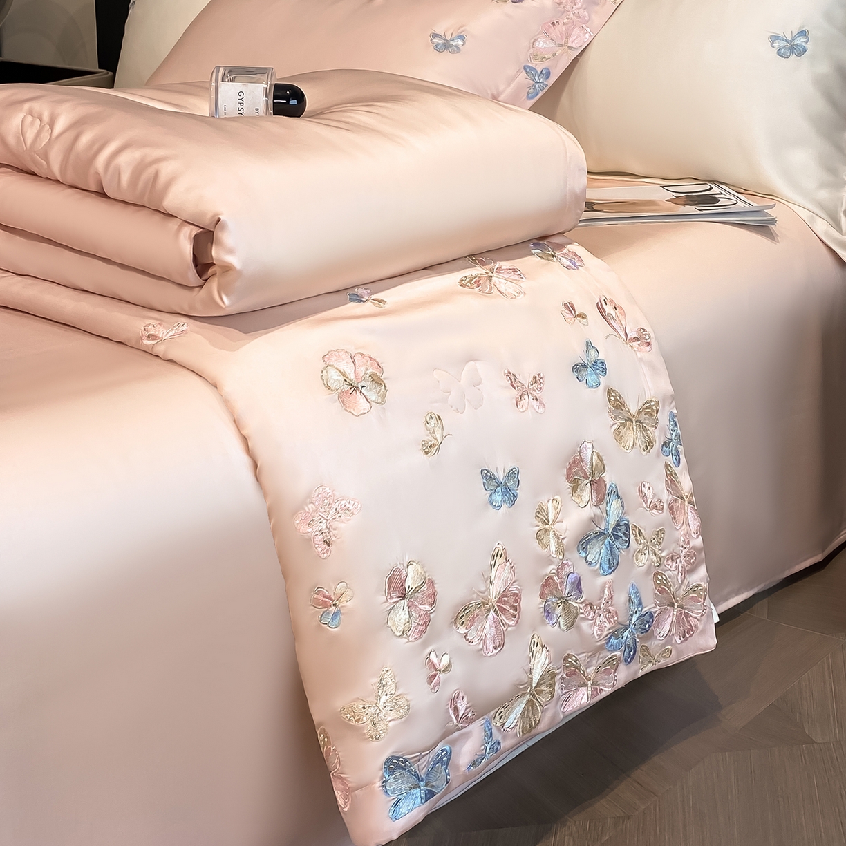 91家纺网 家纺一手货源 找家纺 置顶家纺 2026新款水洗天丝夏被四件套-花不尽 花不尽-粉