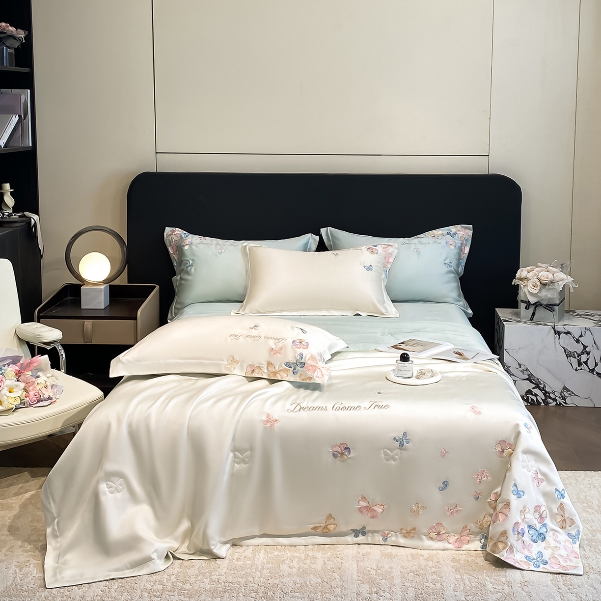 91家纺网 家纺一手货源 找家纺 置顶家纺 2026新款水洗天丝夏被四件套-花不尽 花不尽-白+蓝