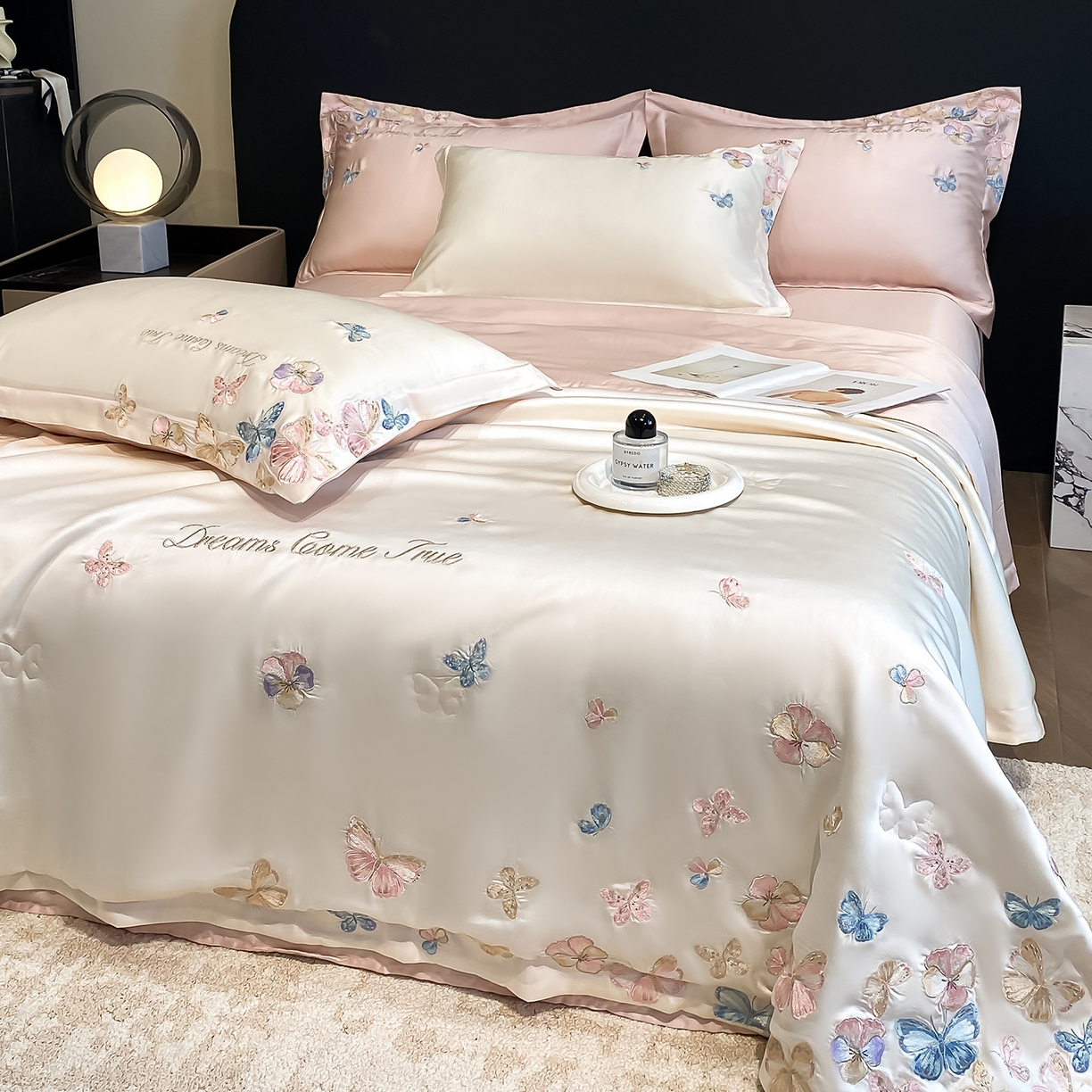 91家纺网 家纺一手货源 找家纺 置顶家纺 2026新款水洗天丝夏被四件套-花不尽 花不尽-白+粉