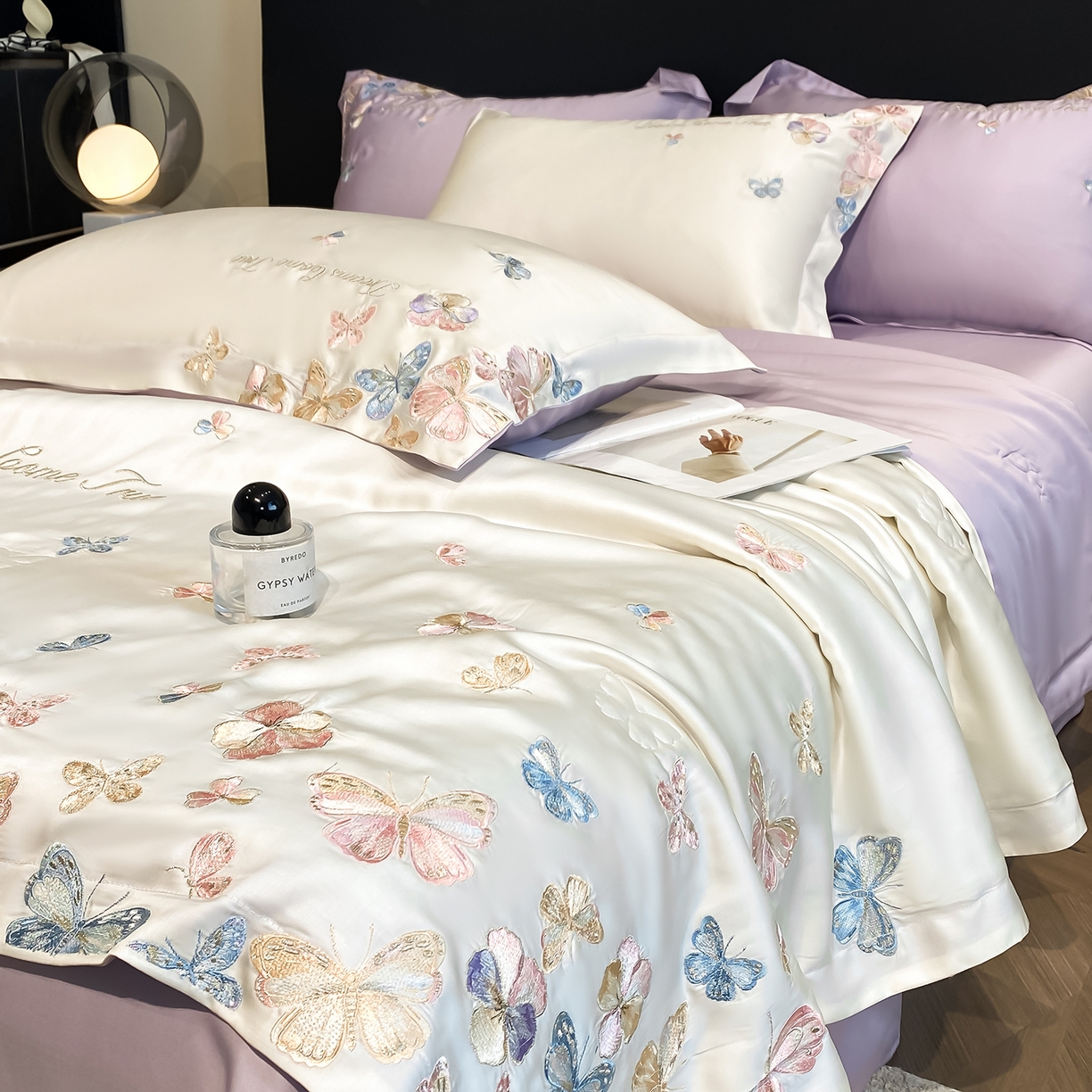 91家纺网 家纺一手货源 找家纺 置顶家纺 2026新款水洗天丝夏被四件套-花不尽 花不尽-白+香芋紫