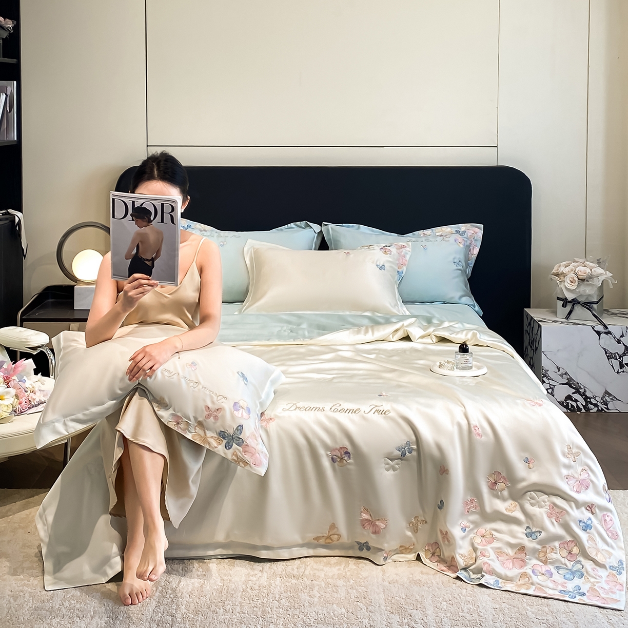 91家纺网 家纺一手货源 找家纺 置顶家纺 2026新款水洗天丝夏被四件套-花不尽 花不尽-白+蓝