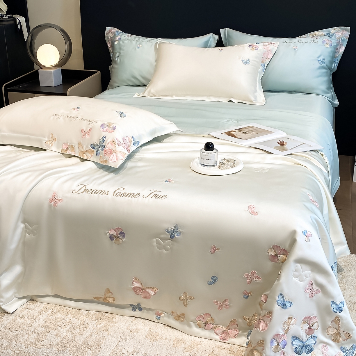 91家纺网 家纺一手货源 找家纺 置顶家纺 2026新款水洗天丝夏被四件套-花不尽 花不尽-白+蓝