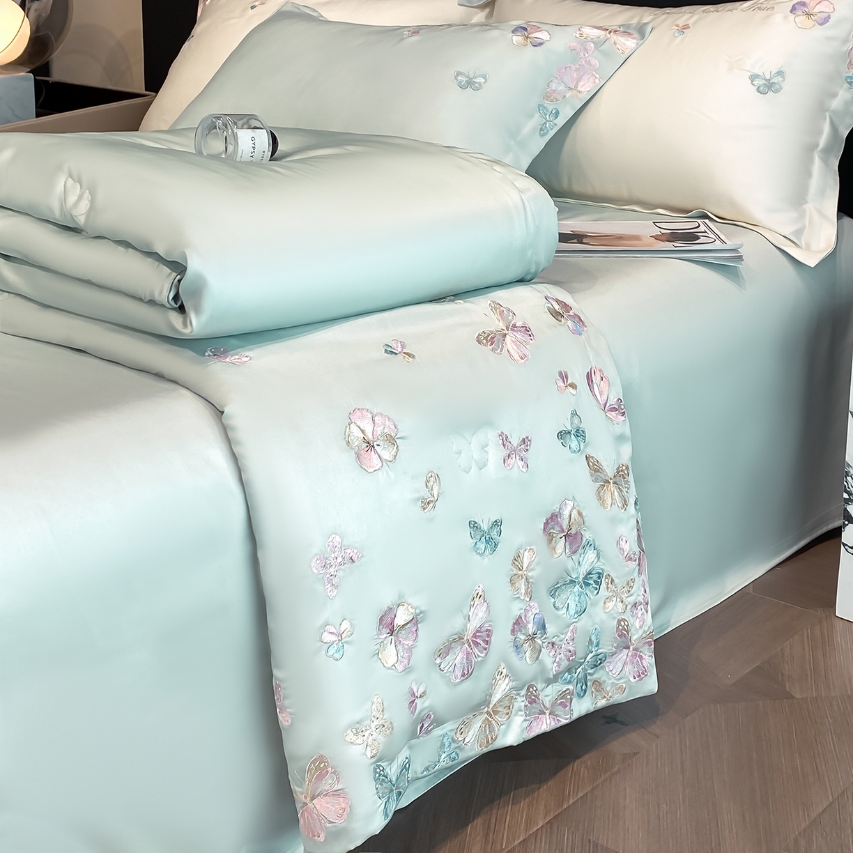 91家纺网 家纺一手货源 找家纺 置顶家纺 2026新款水洗天丝夏被四件套-花不尽 花不尽-繁星蓝