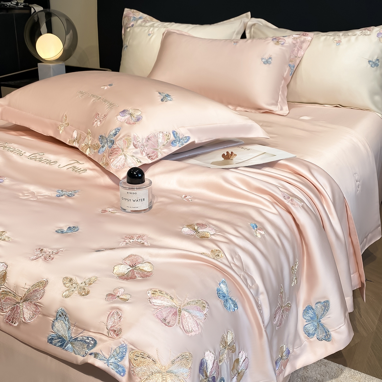 91家纺网 家纺一手货源 找家纺 置顶家纺 2026新款水洗天丝夏被四件套-花不尽 花不尽-粉