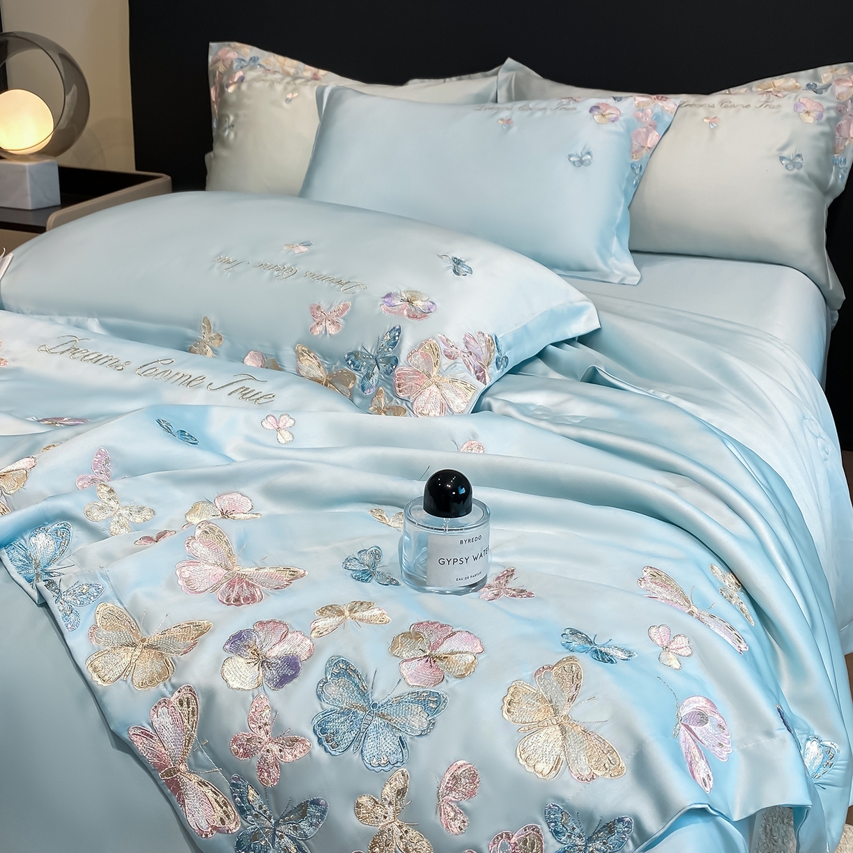 91家纺网 家纺一手货源 找家纺 置顶家纺 2026新款水洗天丝夏被四件套-花不尽 花不尽-天蓝