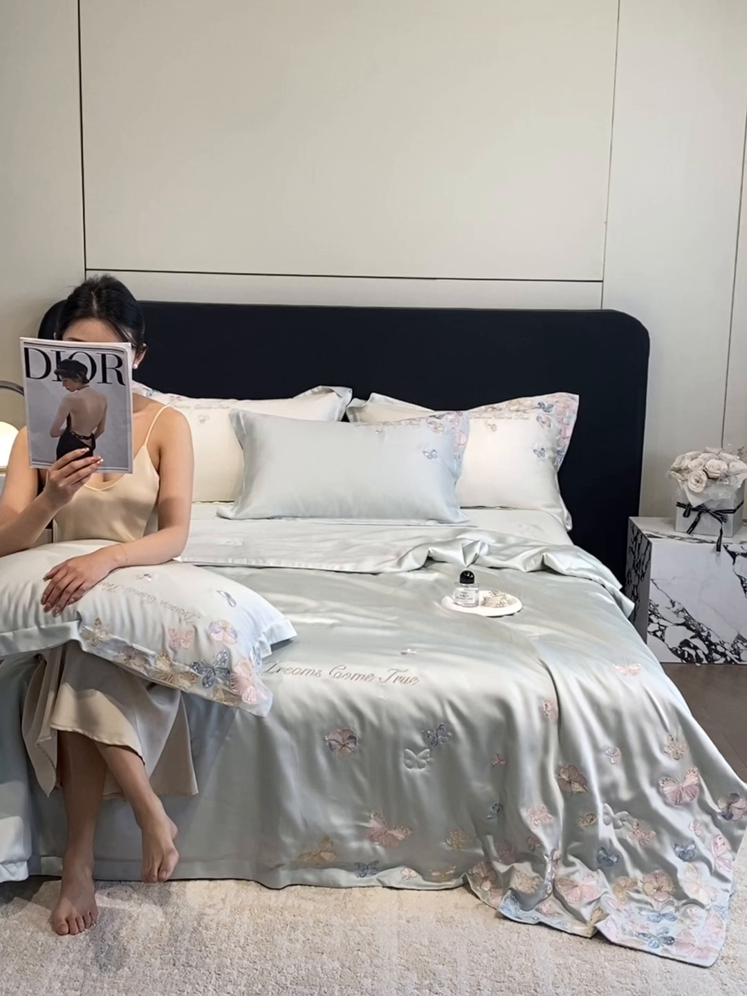 91家纺网 家纺一手货源 找家纺 置顶家纺 2026新款水洗天丝夏被四件套-花不尽 花不尽-白+蓝