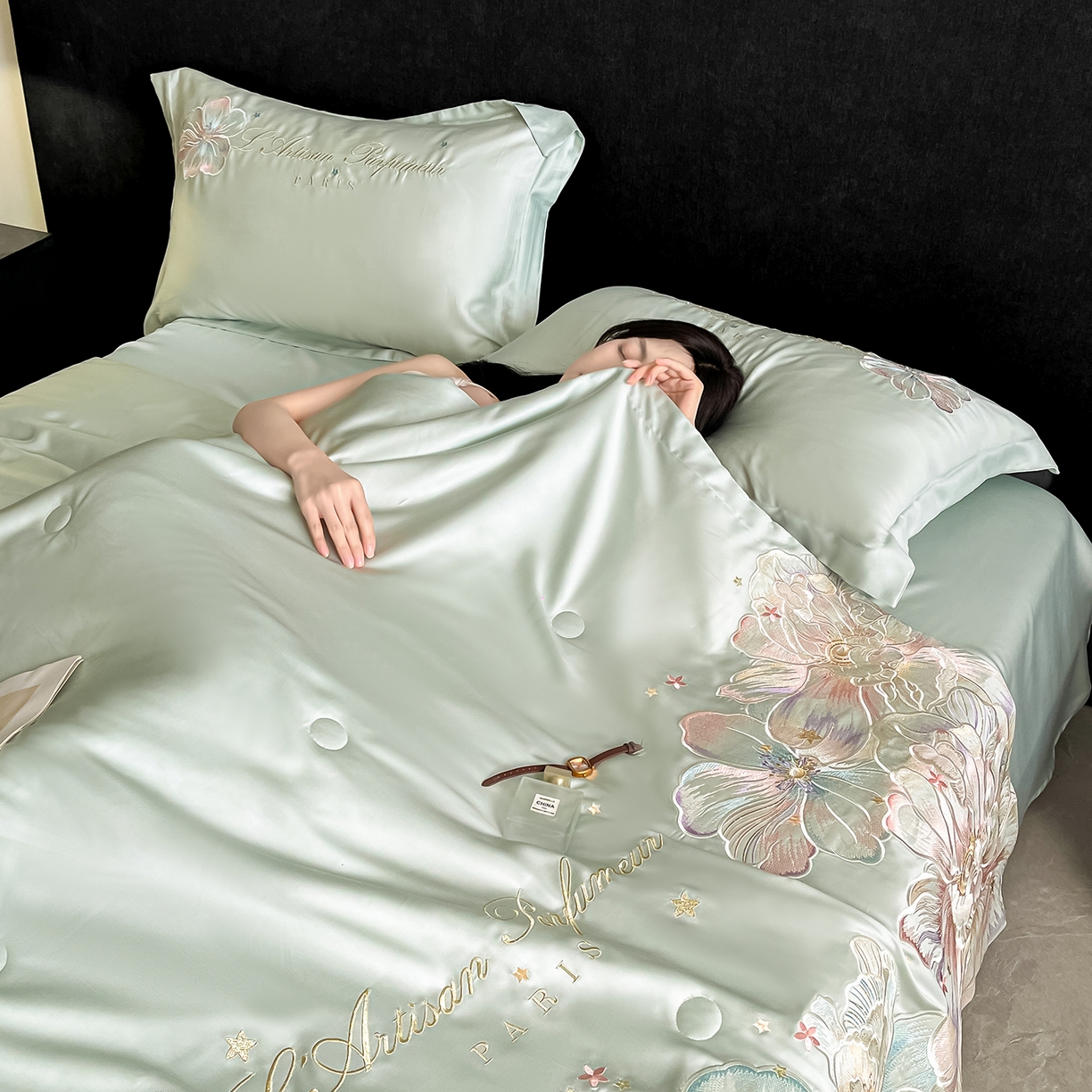 91家纺网 家纺一手货源 找家纺 置顶家纺 2026新款水洗天丝夏被四件套-花汐子 花汐子-繁星蓝