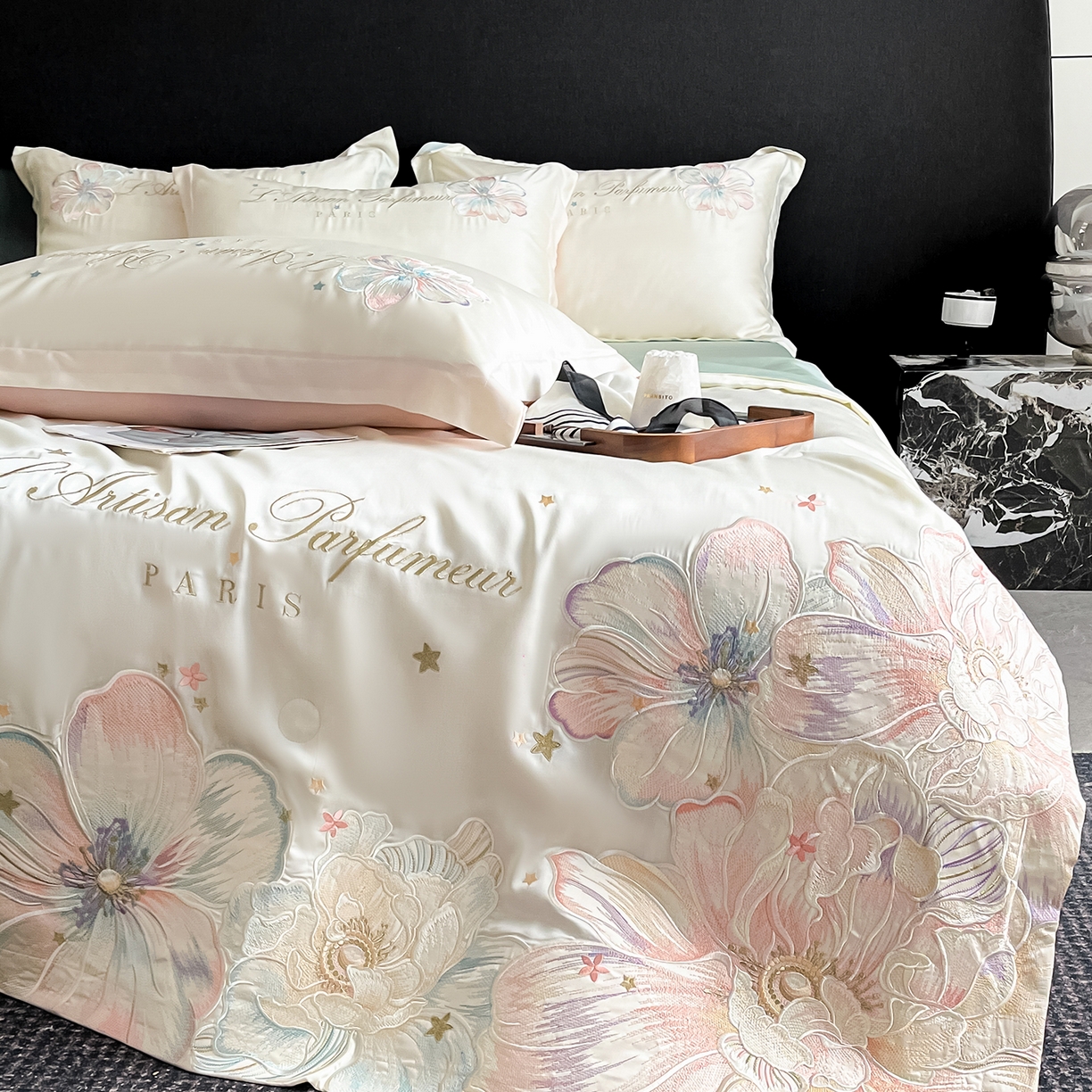 91家纺网 家纺一手货源 找家纺 置顶家纺 2026新款水洗天丝夏被四件套-花汐子 花汐子-白+繁星蓝