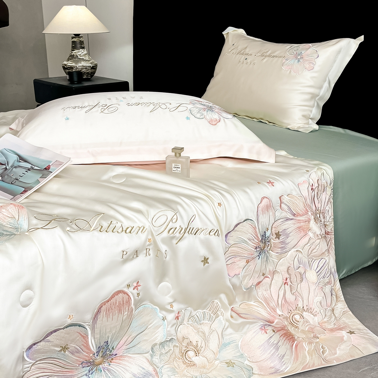 91家纺网 家纺一手货源 找家纺 置顶家纺 2026新款水洗天丝夏被四件套-花汐子 花汐子-白+繁星蓝