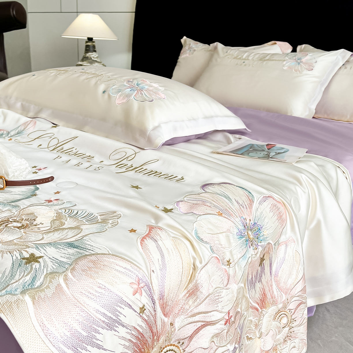 91家纺网 家纺一手货源 找家纺 置顶家纺 2026新款水洗天丝夏被四件套-花汐子 花汐子-白+香芋紫