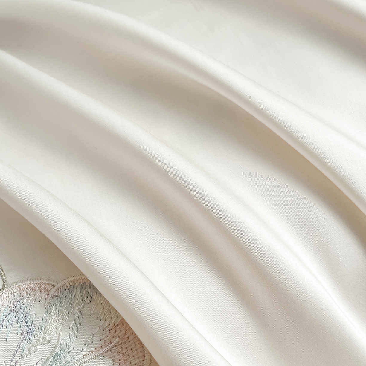 91家纺网 家纺一手货源 找家纺 置顶家纺 2026新款水洗天丝夏被四件套-花汐子 花汐子-白+粉