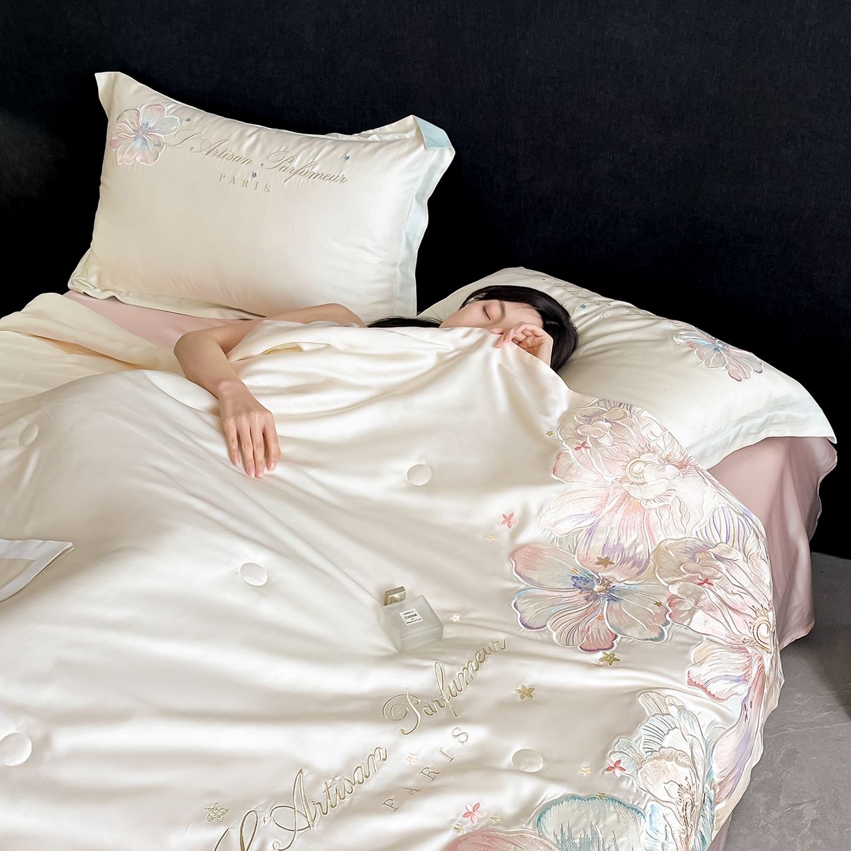 91家纺网 家纺一手货源 找家纺 置顶家纺 2026新款水洗天丝夏被四件套-花汐子 花汐子-白+粉