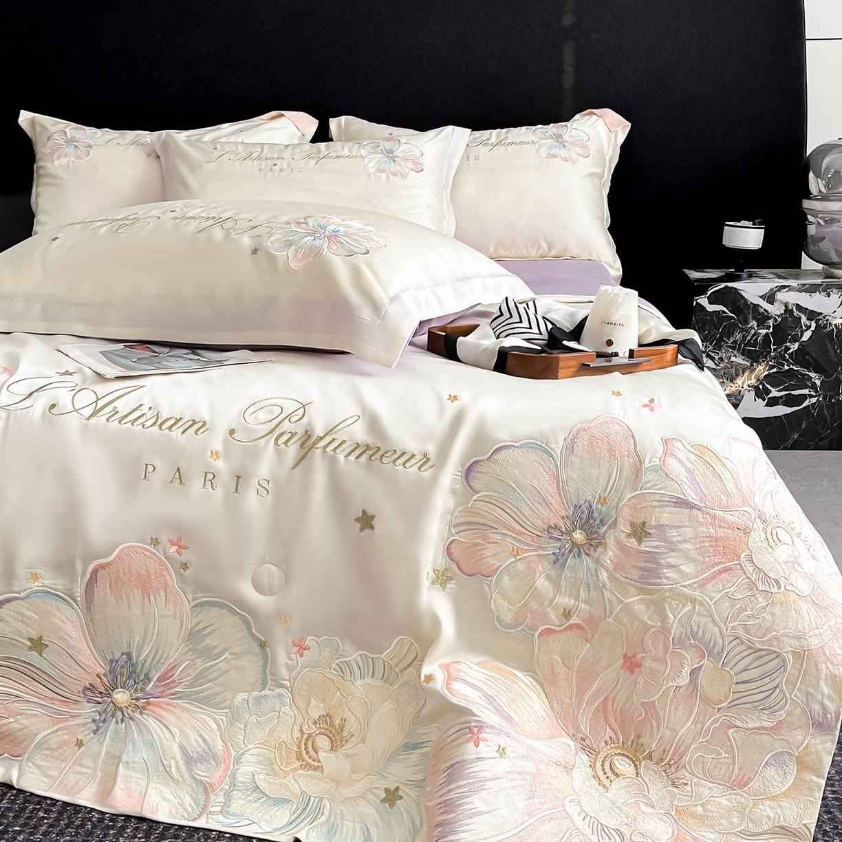 91家纺网 家纺一手货源 找家纺 置顶家纺 2026新款水洗天丝夏被四件套-花汐子 花汐子-白+香芋紫