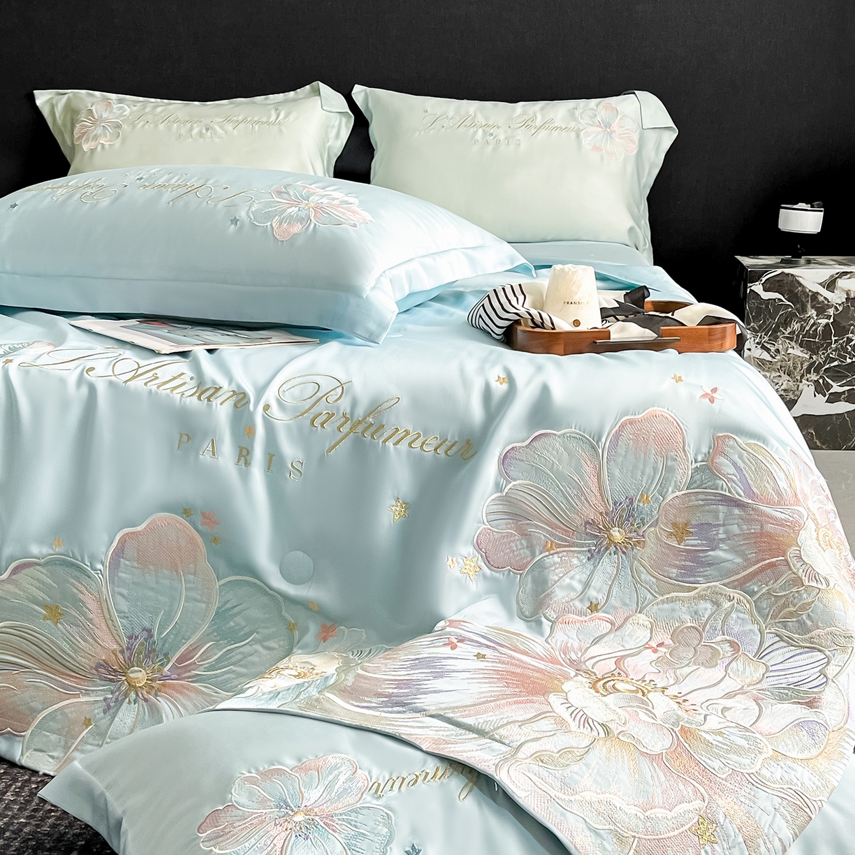 91家纺网 家纺一手货源 找家纺 置顶家纺 2026新款水洗天丝夏被四件套-花汐子 花汐子-浅蓝