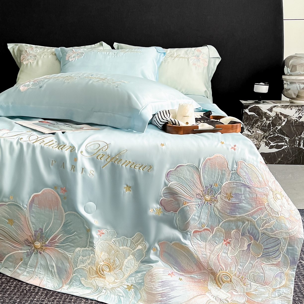 91家纺网 家纺一手货源 找家纺 置顶家纺 2026新款水洗天丝夏被四件套-花汐子 花汐子-浅蓝