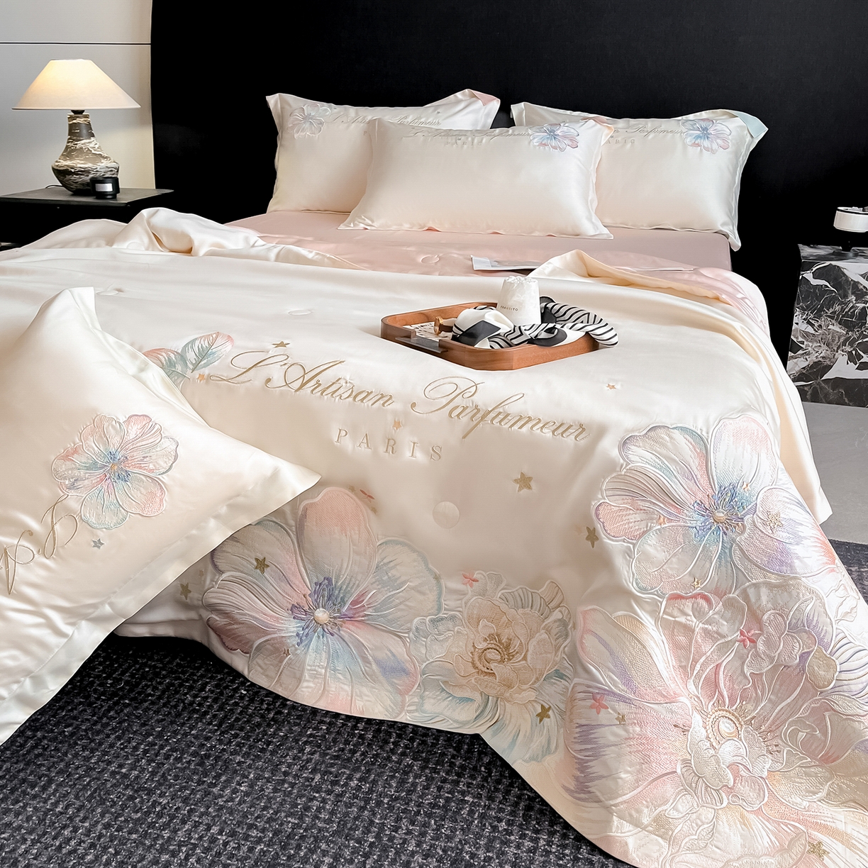 91家纺网 家纺一手货源 找家纺 置顶家纺 2026新款水洗天丝夏被四件套-花汐子 花汐子-白+粉