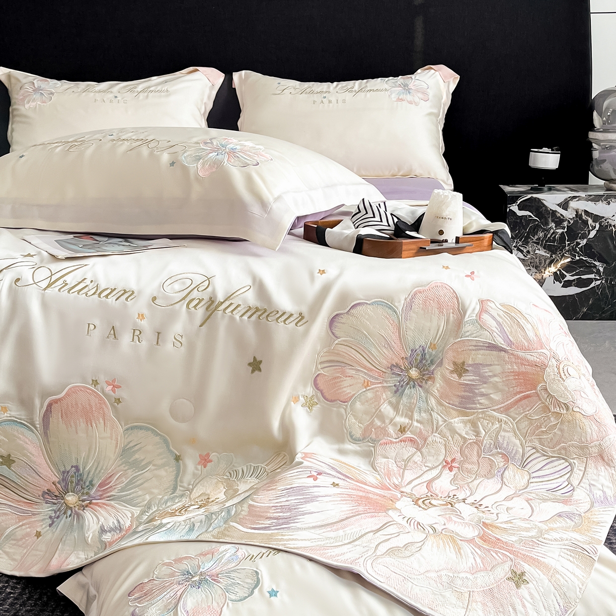 91家纺网 家纺一手货源 找家纺 置顶家纺 2026新款水洗天丝夏被四件套-花汐子 花汐子-白+香芋紫