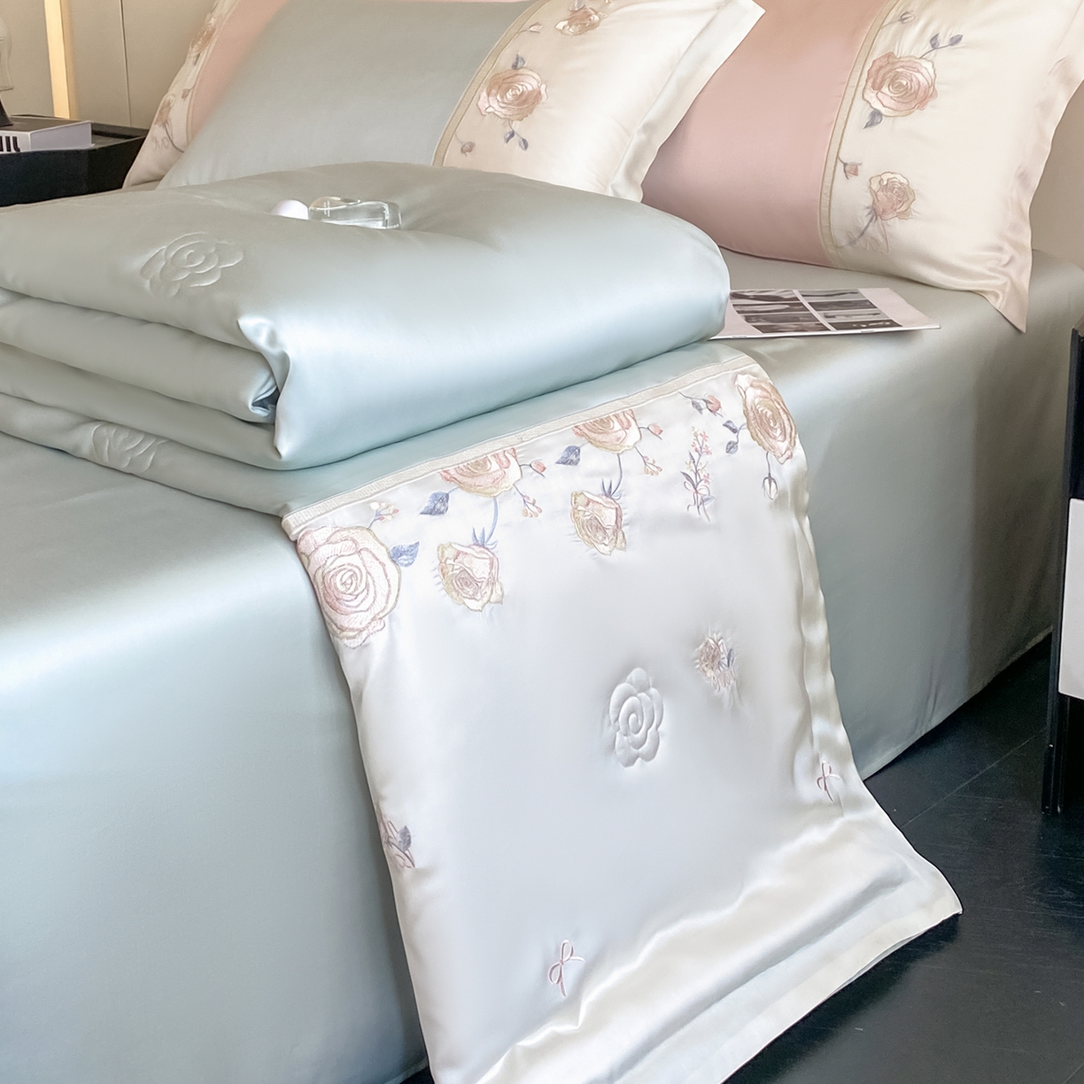 91家纺网 家纺一手货源 找家纺 置顶家纺 2026新款水洗天丝夏被四件套-夏日甜甜 夏日甜甜-浅蓝