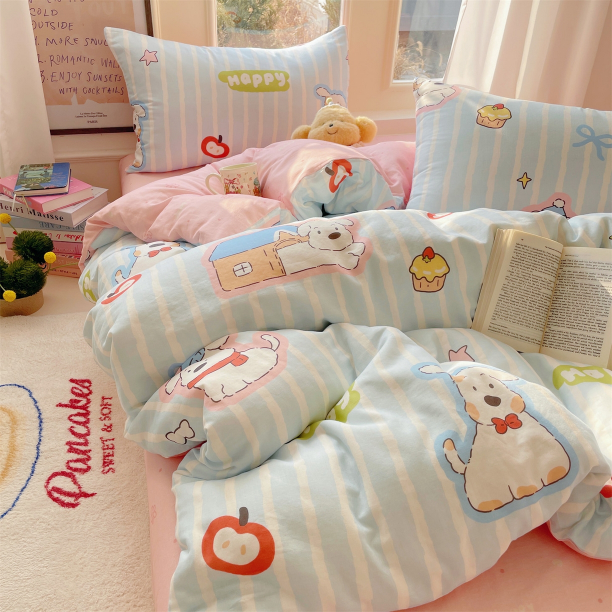 91家纺网 家纺一手货源 找家纺 盛秋家纺 2026新款卡通款A类水洗棉印花四件套 软萌汪汪蓝+花朵粉