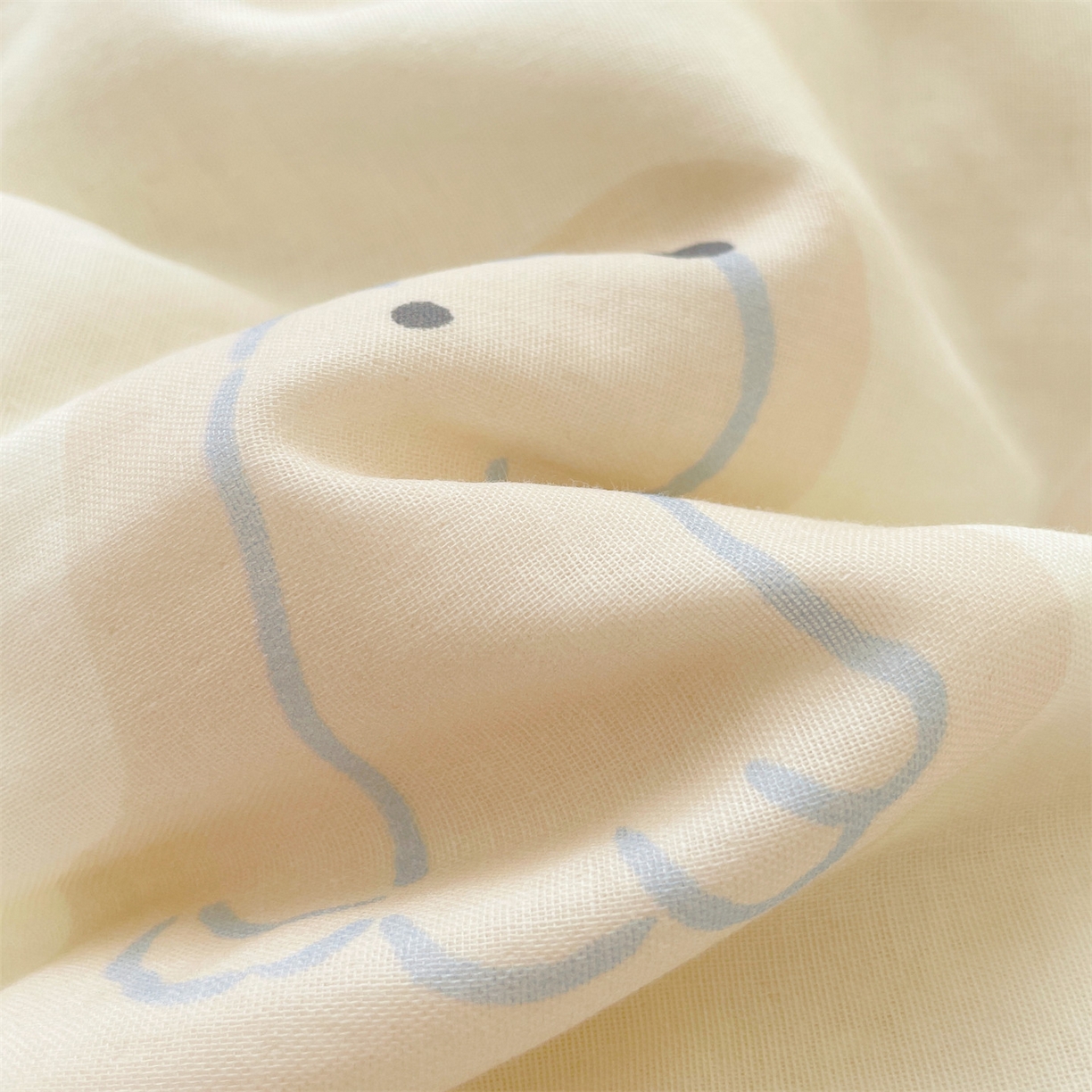 91家纺网 家纺一手货源 找家纺 盛秋家纺 2026新款卡通款A类水洗棉印花四件套 修勾蓝+花朵蓝