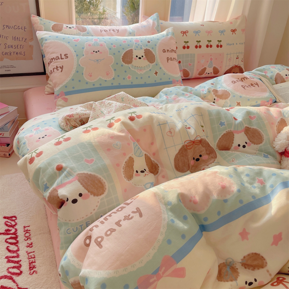 91家纺网 家纺一手货源 找家纺 盛秋家纺 2026新款卡通款A类水洗棉印花四件套 小狗来信+花朵粉