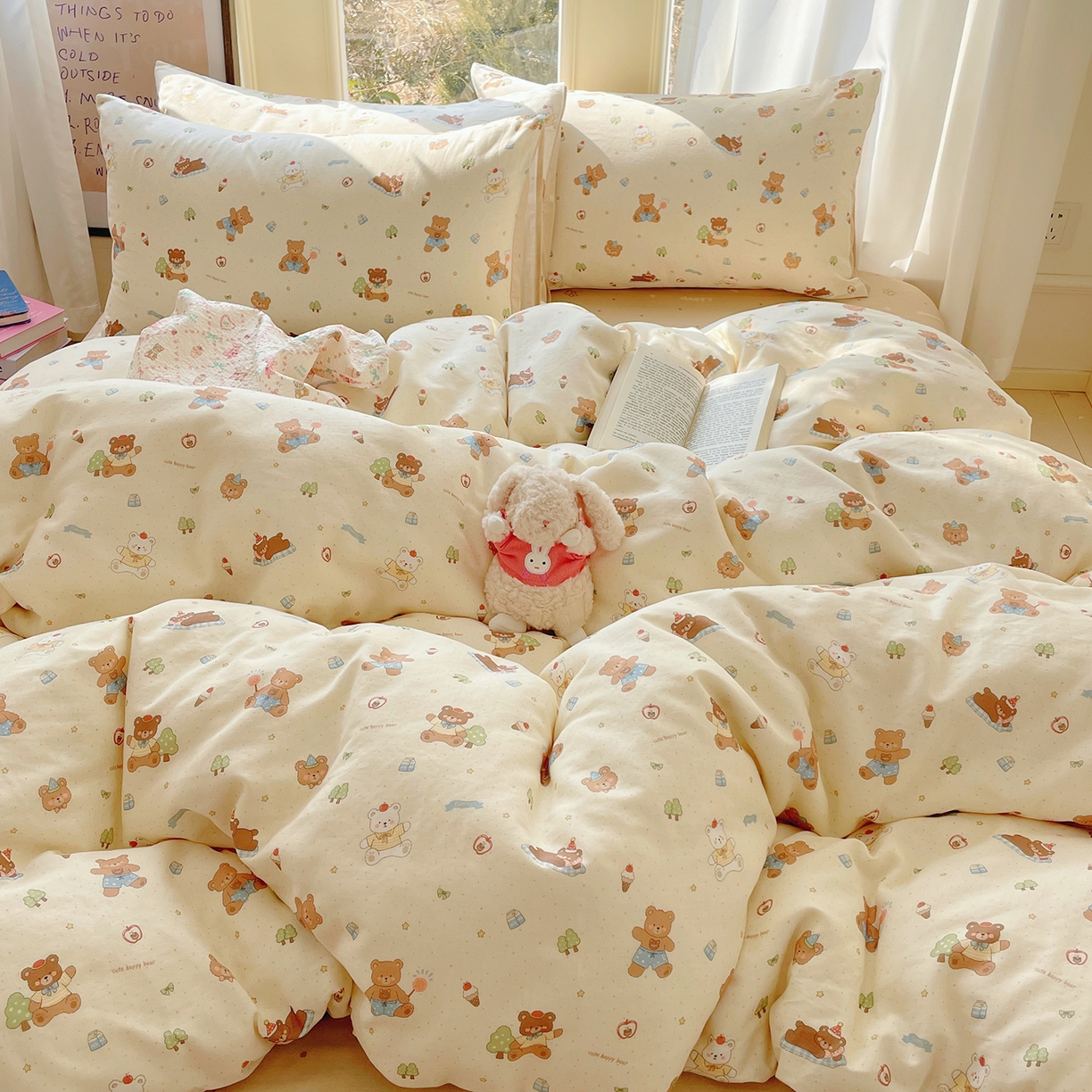 91家纺网 家纺一手货源 找家纺 盛秋家纺 2026新款卡通款A类水洗棉印花四件套 熊熊乐园+花朵咖