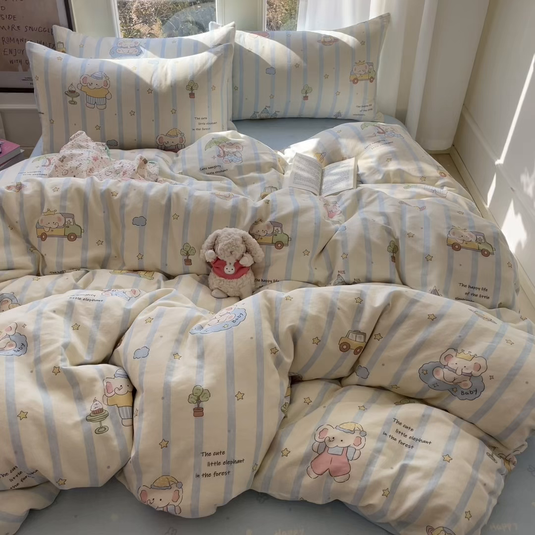 91家纺网 家纺一手货源 找家纺 盛秋家纺 2026新款卡通款A类水洗棉印花四件套 森林小象蓝+花朵蓝