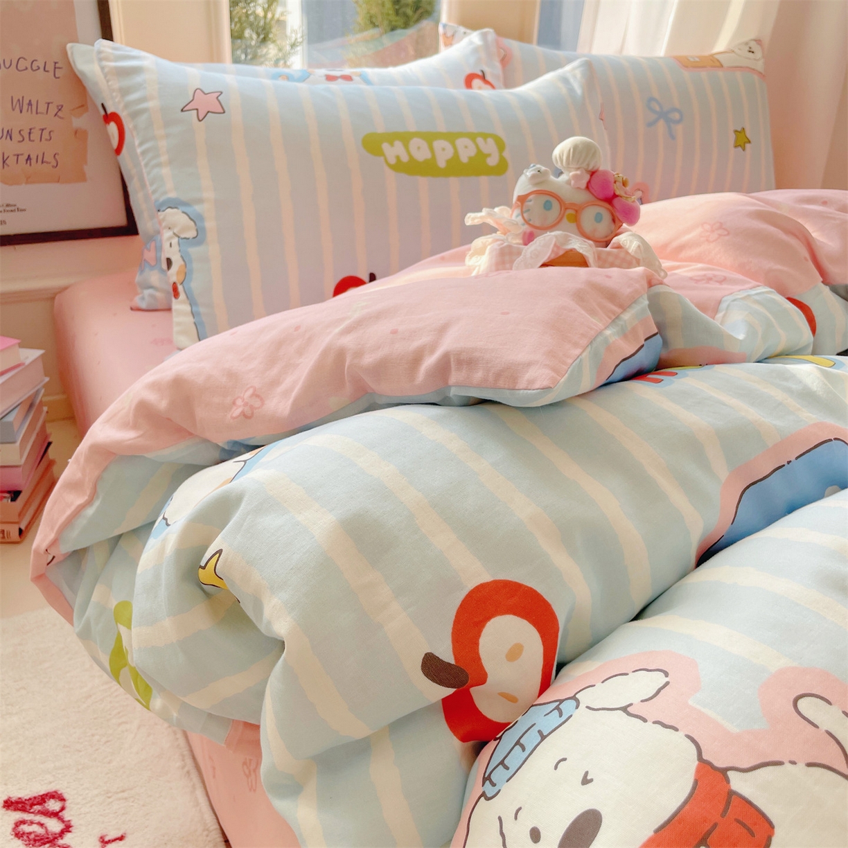 91家纺网 家纺一手货源 找家纺 盛秋家纺 2026新款卡通款A类水洗棉印花单被套被套单件 软萌汪汪蓝+花朵粉