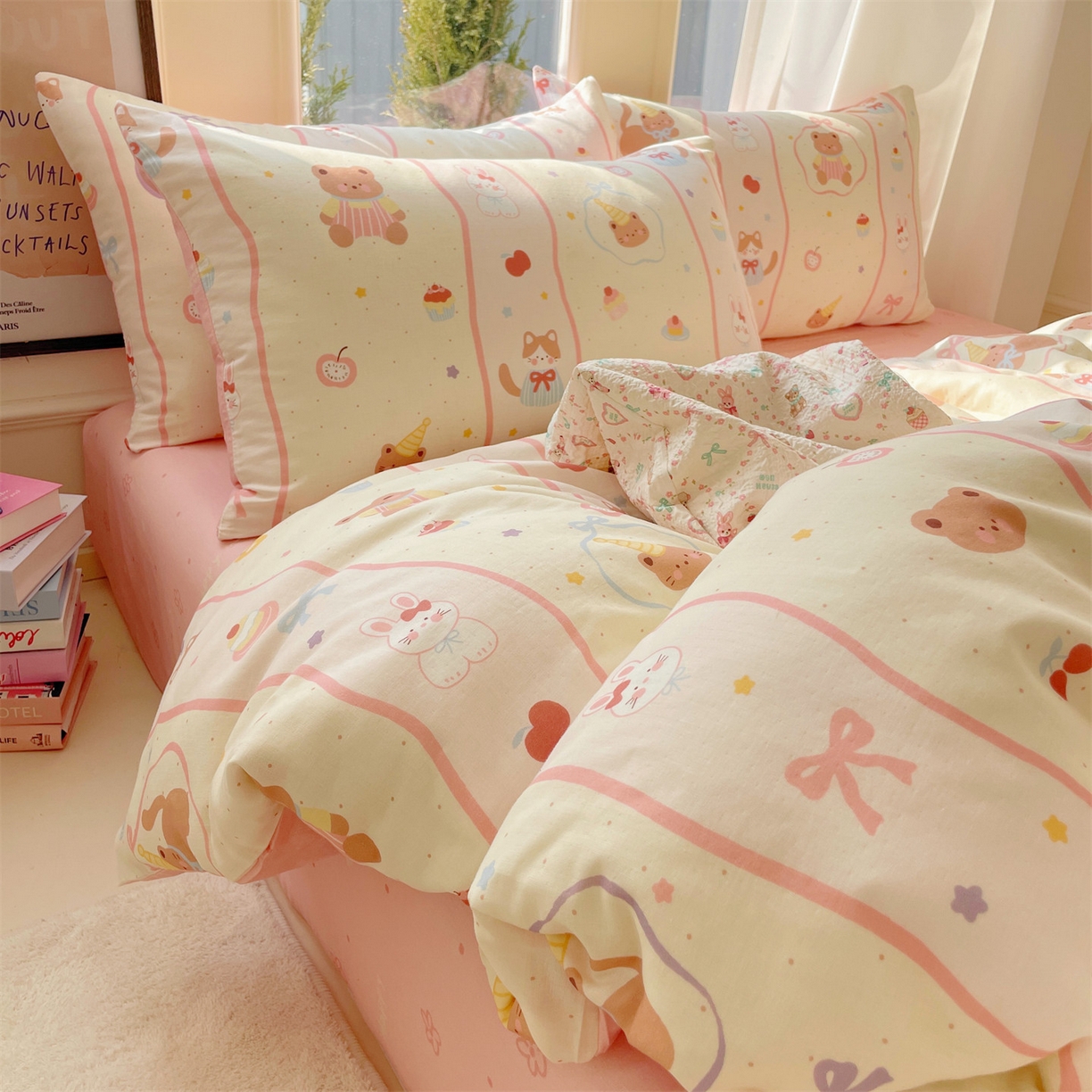 91家纺网 家纺一手货源 找家纺 盛秋家纺 2026新款卡通款A类水洗棉印花单被套被套单件 甜茶日记+花朵粉