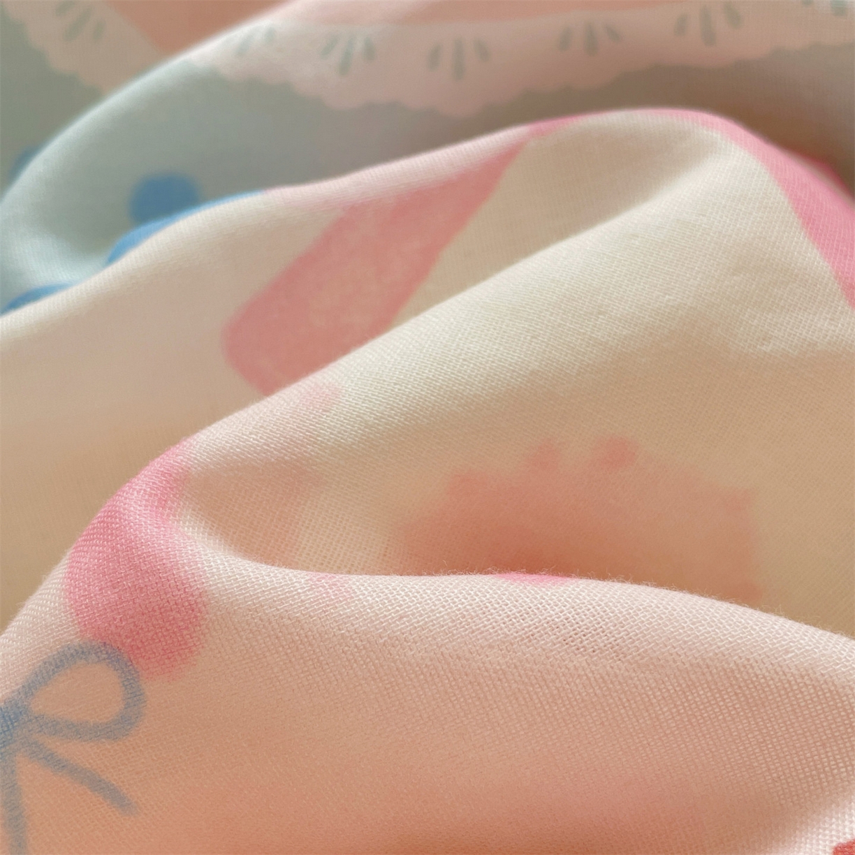 91家纺网 家纺一手货源 找家纺 盛秋家纺 2026新款卡通款A类水洗棉印花单被套被套单件 小狗来信+花朵粉