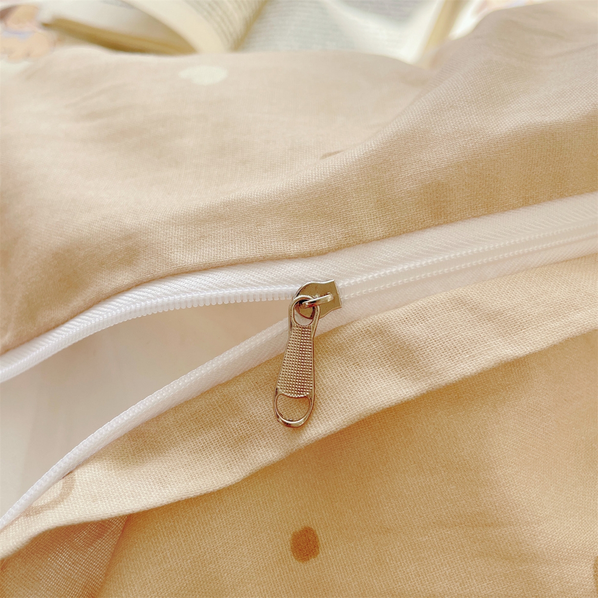 91家纺网 家纺一手货源 找家纺 盛秋家纺 2026新款卡通款A类水洗棉印花单被套被套单件 田园萌狗+花朵咖