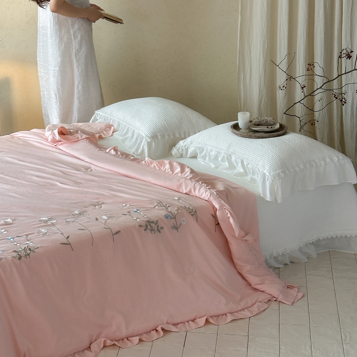 91家纺网 家纺一手货源 找家纺 （总）一加一 2026新款亲肤凉感花边绣花大豆夏被夏凉被空调被四件套-花间序