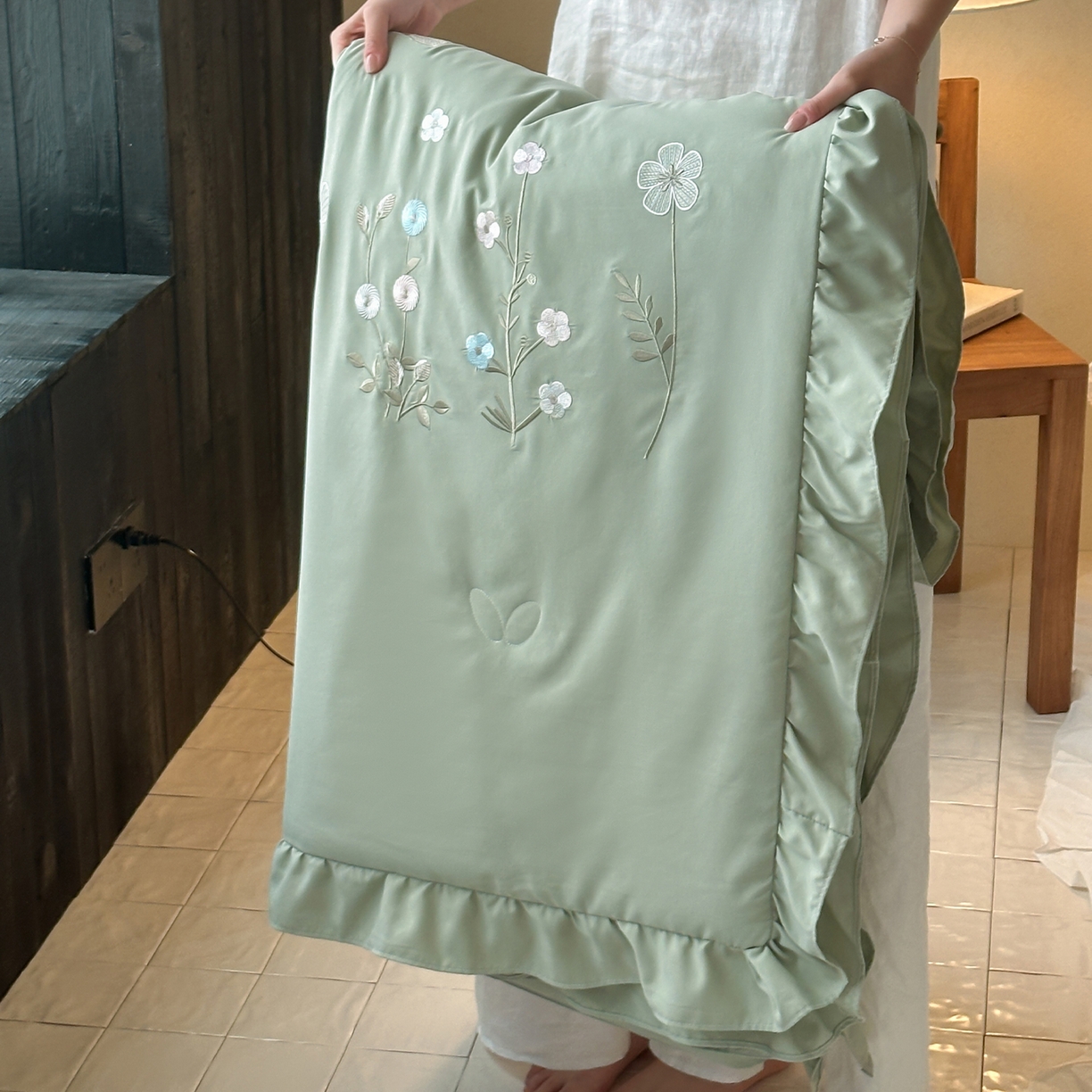 91家纺网 家纺一手货源 找家纺 一加一 2026新款亲肤凉感花边绣花大豆夏被夏凉被空调被四件套-花间序 花间序-绿