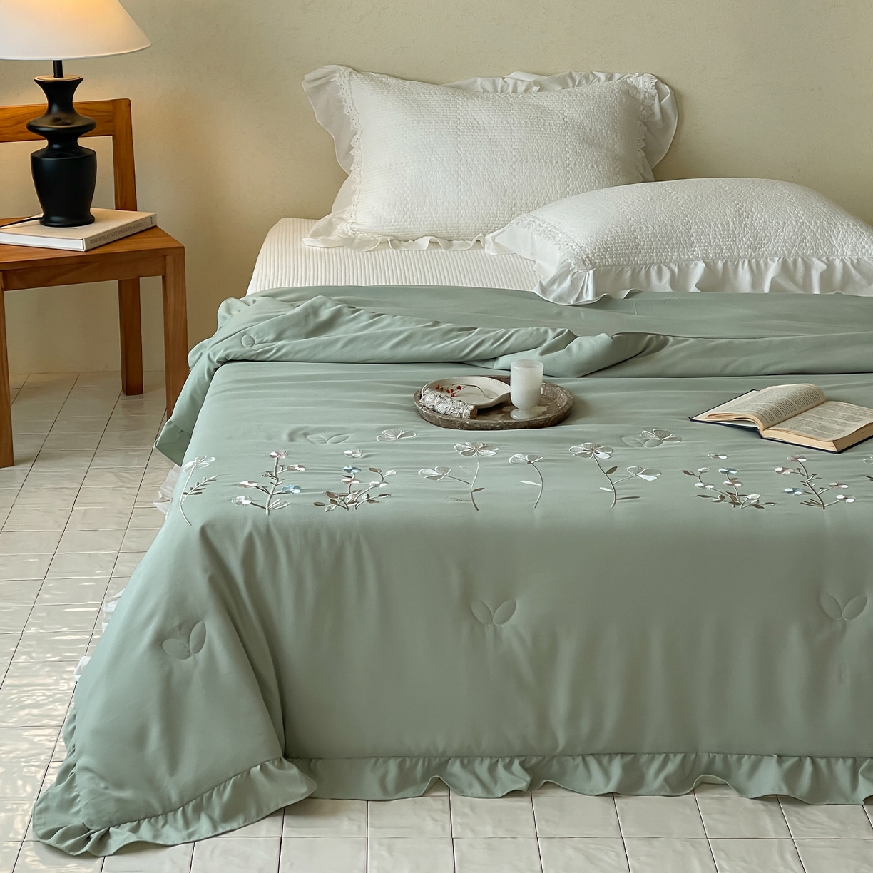 91家纺网 家纺一手货源 找家纺 一加一 2026新款亲肤凉感花边绣花大豆夏被夏凉被空调被四件套-花间序 花间序-绿